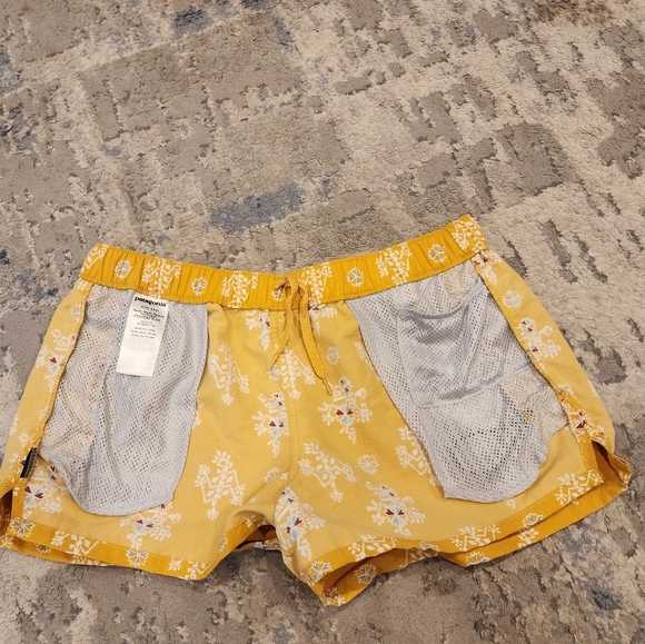 Patagonia Barely Baggies Ylloe Aztec 2" Pull On Nylon Women's Size Medium - Picture 9 of 16